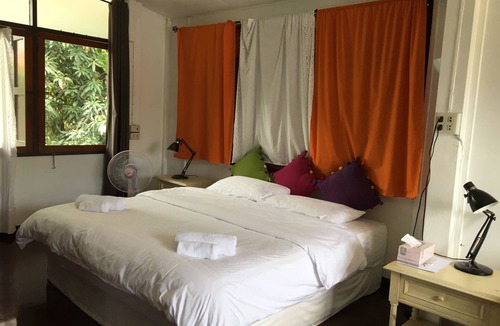 Thung Maha Mek House | Many Trees