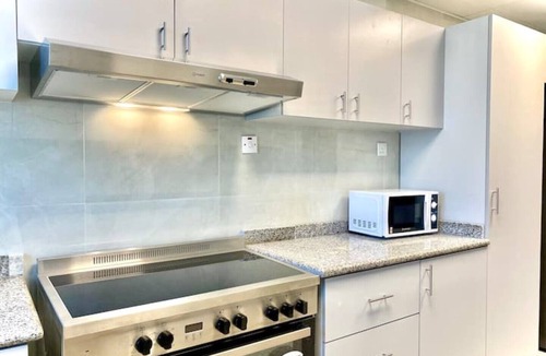 Dubai Marina Apartment | Marina Charm: 3-BR Gem with Stunning Views