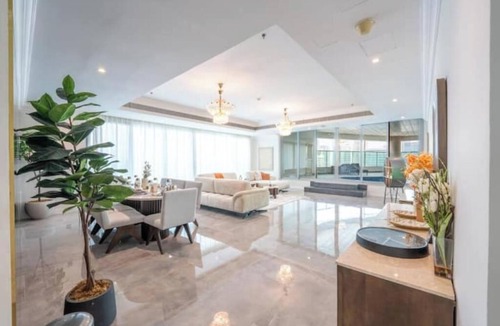 Dubai Internet City Apartment | Marina Luxury 5 Bedroom & Private Pool