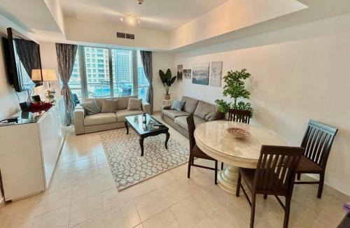 Dubai Marina Apartment | Marina view with Pool, Gym, Tennis Court, 5 mins to Beach