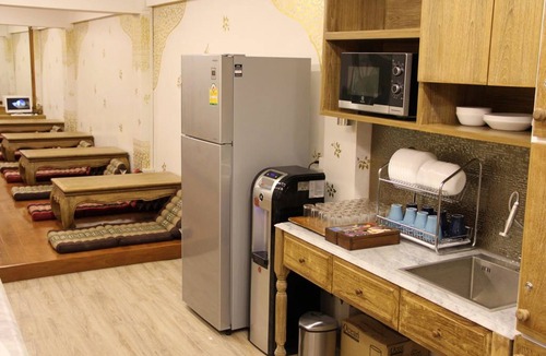 Lat Krabang Hostel | Mariya Lady Hostel At Suvarnabhumi Airport - Female Only