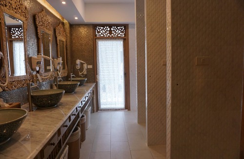 Lat Krabang Hostel | Mariya Lady Hostel At Suvarnabhumi Airport - Female Only