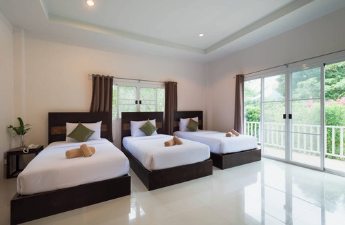 Sam Roi Yot Bed & Breakfast | Marvelous bed & breakfast with AC in Tambon Rai Kao
