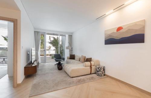 Al Sufouh 1 Apartment | Media City sleeps 2 with Big Private Balcony