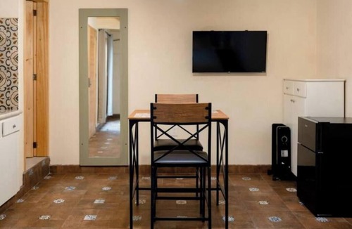 De Guadalupe Apartment | Modern Renovated Loft: Experience the Urban Heart