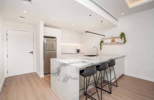 The Greens Apartment | Modern 1 bed - great location