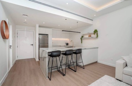 The Greens Apartment | Modern 1 bed - great location