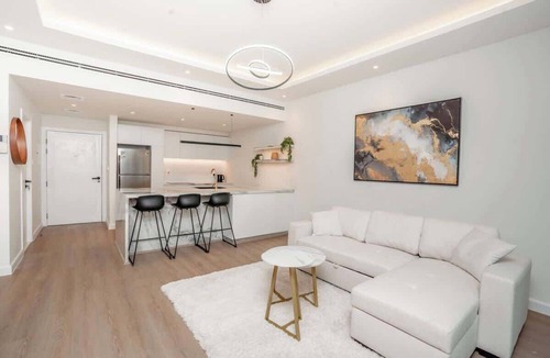 The Greens Apartment | Modern 1 bed - great location