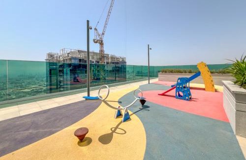Bur Dubai Apartment | Modern 1BR w Sky Amenities