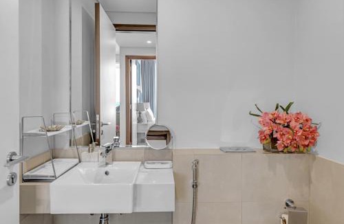 Bur Dubai Apartment | Modern 1BR w Sky Amenities