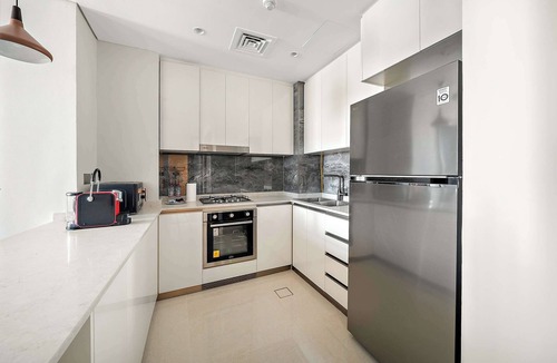 Business Bay Apartment | Modern 1BR with Stunning Views in Business Bay