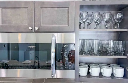 North Port House | Modern 3BR 2 BathFreeWifi WarmMineralSpring EV lvl 2 chargerwith tesla adapter