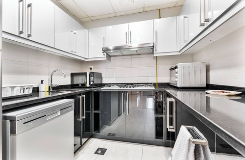 Business Bay Apartment | Modern 4BR w/Gym, Pool, Sauna & Skyline Views