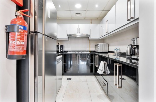 Business Bay Apartment | Modern 4BR w/Gym, Pool, Sauna & Skyline Views