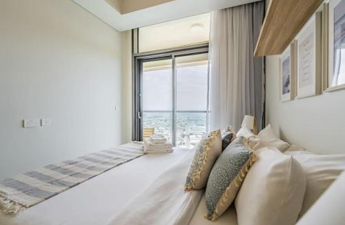 Sheikh Zayed Road Apartment | Modern and Cozy Condo With Unobstructed City Views