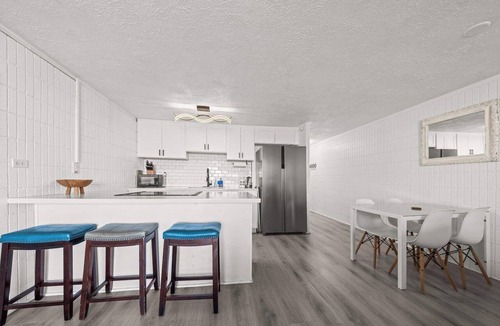 Punaluu Condo | Modern Beachfront Condo