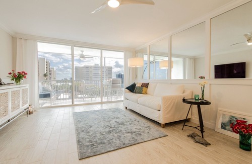 Vanderbilt Beach Condo | Modern, bright Vanderbilt beach condo with views at Delnor-Wiggins State Park
