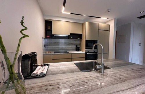 The Greens Apartment | Modern-Chic 1BR in The Greens - Central Dubai