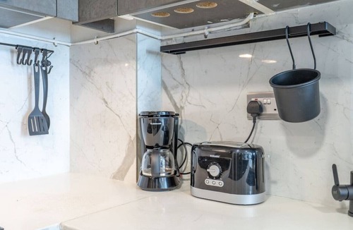 Jumeirah Village Circle Apartment | Modern Comfort in a Spacious Apartment - Suiteable