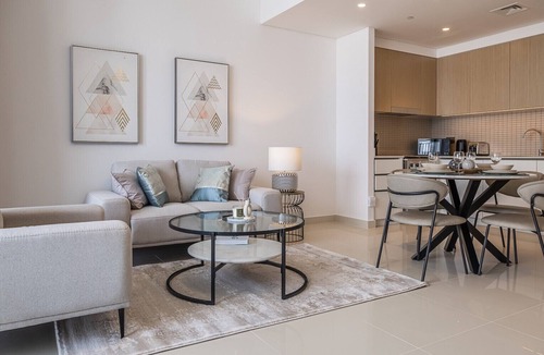 Dubai Apartment | Modern Comfort Meets Elegance in Creek Harbour – 1BDR at 17 Icon Bay