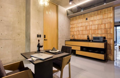 Roma Norte Apartment | Modern Double Suites w/AC | Gym+Cool Rooftop w/Loungers