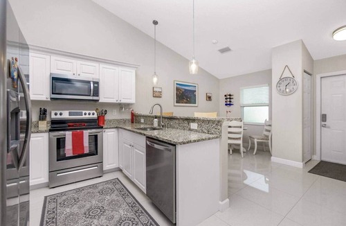 Englewood East Villa | Modern Englewood Villa Large Lanai