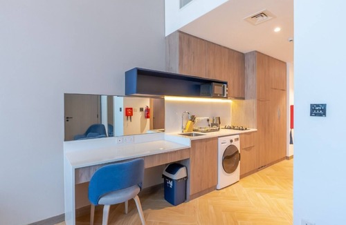 Al Sufouh 1 Apartment | Modern Luxury Flat With Fast Wi-Fi (50Mbps) & Free Parking