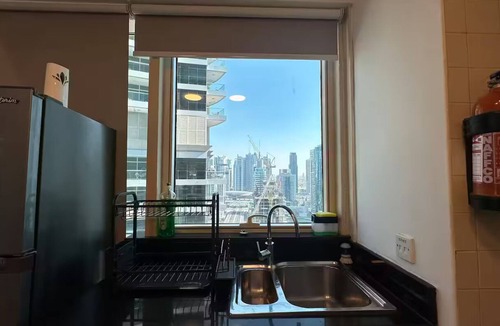 Dubai Marina Condo | Modern Marina Getaway-Free Yacht Ride~Walk to JBR