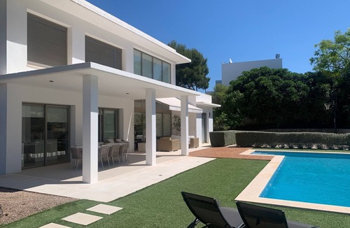 Santa Ponsa Villa | Modern villa with pool and sleeps 8