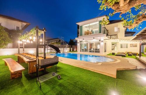 Bang Lamung Villa | Moon Shade Pool Villa Pattaya
