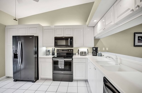 Naples Condo | Naples 2/2 Updated Waterfront Condo in Falling Waters Rosewood Community
