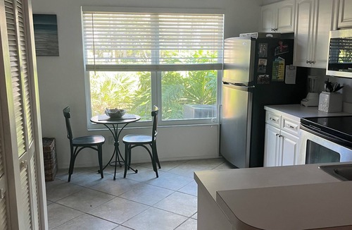 North Naples Condo | Naples Condo, 2 bed 2 bath 2mi to beach, hospitals, gated safe community