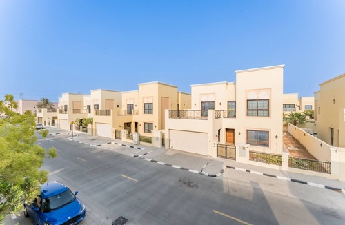 Dubai Villa | Near Avenue Mall, Cycle Park And Sports Complex, Mins to Downtown