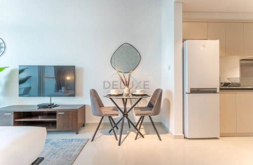 Dubai Apartment | Near Golf Club High-Floor Studio with Balcony Minutes Away From Park
