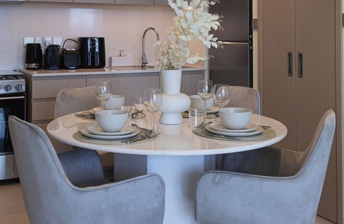 Downtown Dubai Apartment | New 1BR | Burj Khalifa Infinity Pool | Dubai Mall