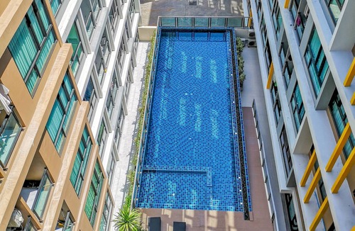 Bangkok Apartment | New Condo Pool & Gym near Fashion Island Mall