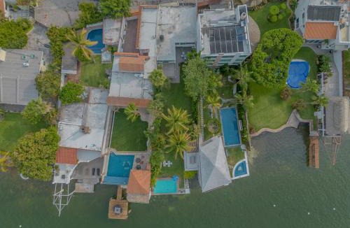 Tequesquitengo House | New Lakeside Retreat Spacious Family Villa
