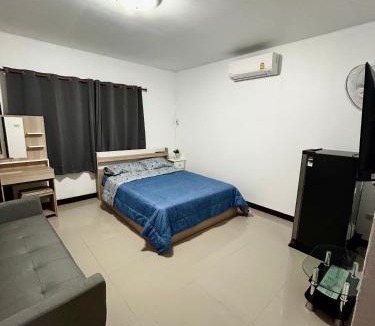 Mae Jo House | Nongnuchs Homestay Interior Queen Room