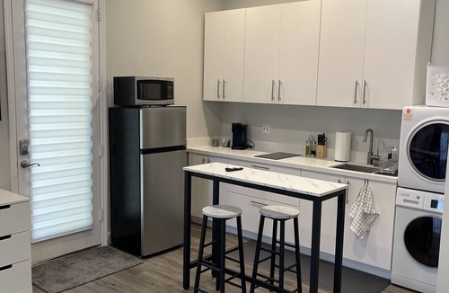 Palm River Estates Apartment | North Naples Studio 10 minutes drive to the beach