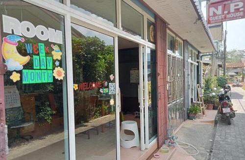 Bang Phra House | NP guesthouse