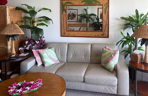 Punaluu House | Oceanfront Condo: Stunning Sunrise & Ocean Views