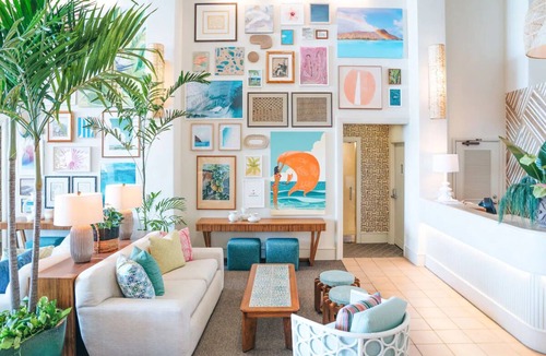 Diamond Head - Kapahulu - St. Louis Hotel | Oceanfront Room w/Private Lanai | Steps to the Beach & Close to Diamond Head