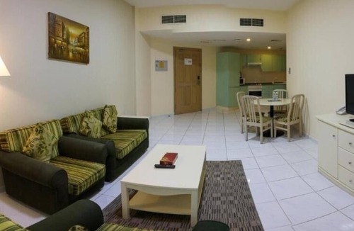 Al Mankhool Hotel | One Bedroom Apartment Near Burjuman Metro Station By Luxury Bookings