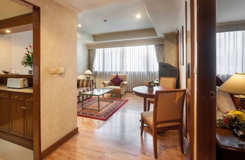 Bangkok Central Business District Apartment | One Bedroom Suite in heart of the city (A45)