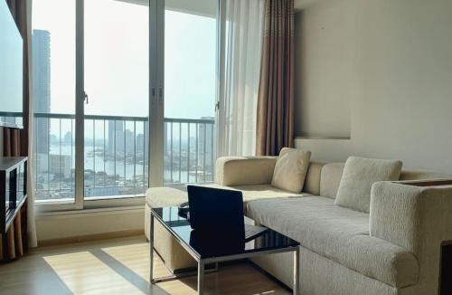 Yan Nawa Apartment | Opulence Riverview with Train Access