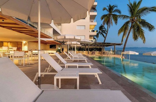 Bucerias Apartment | Panarea 4C | Beachfront 3BR + Outdoor Kitchen, Very Nice Ocean Views, Sleeps 8