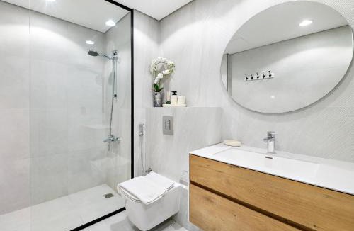 Trade Centre 1 Apartment | Panorama Luxe Retreat 2BDR Burj Khalifa & Fountain Views