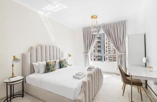 Trade Centre 1 Apartment | Panorama Luxe Retreat 2BDR Burj Khalifa & Fountain Views