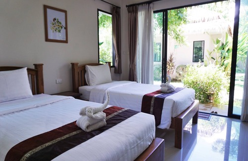 Khuang Pao Hotel | Papa's Home and Rabbit cafe