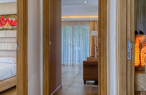 Bang Lamung Apartment | Paradise Ocean View Beach Front Condominium In Pattaya